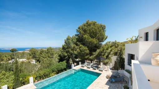 Recently renovated 5-bedroom villa with tourist license Recently renovated 5-bedroom villa with tourist license